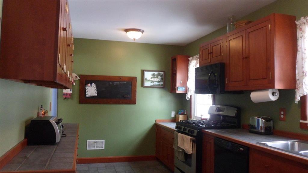 219 Easton Road Hermitage, PA 16148 - Photo 5 of 22 Kitchen has ample cabinet space and counter work space