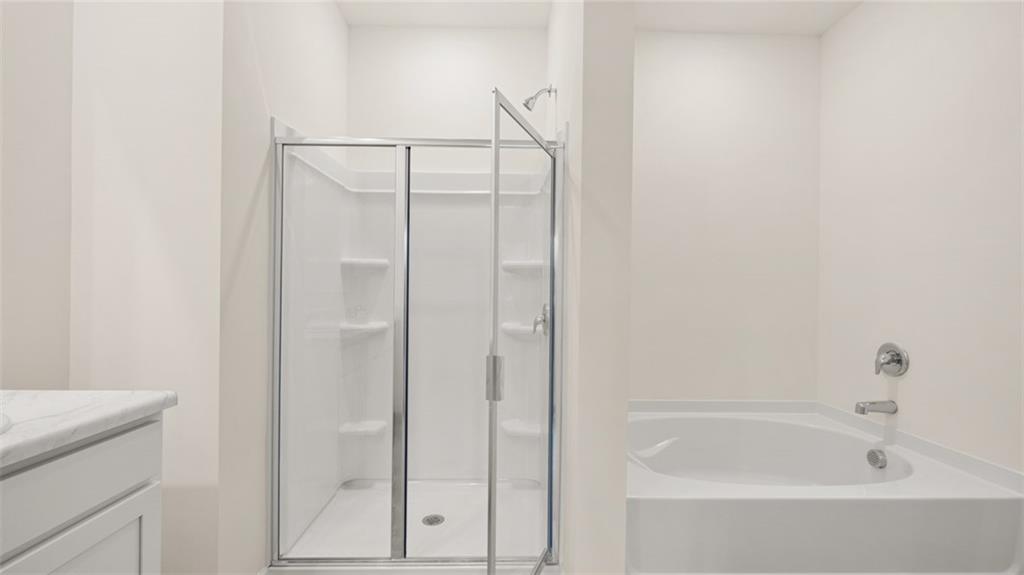 644 Whitman Lane Stockbridge, GA 30281 - Photo 27 of 43 a bathroom with a bathtub