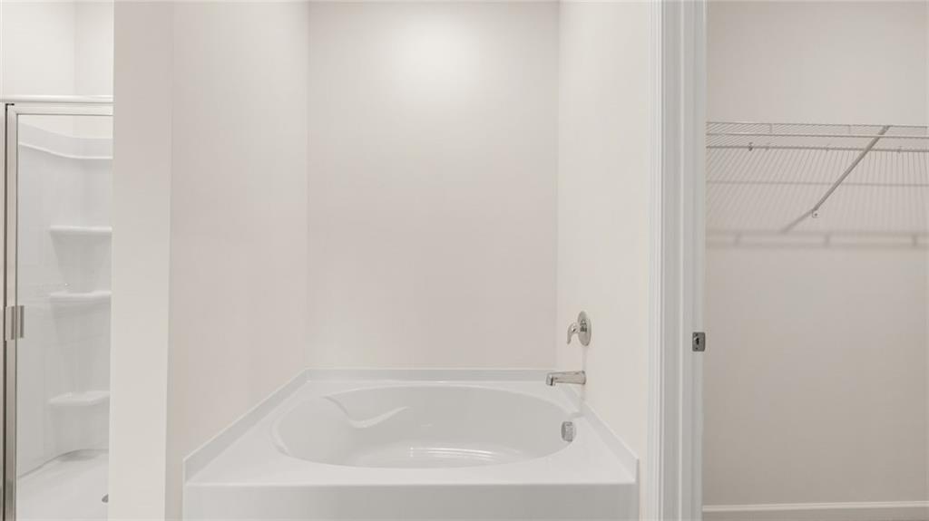644 Whitman Lane Stockbridge, GA 30281 - Photo 28 of 43 a close up of a bathtub