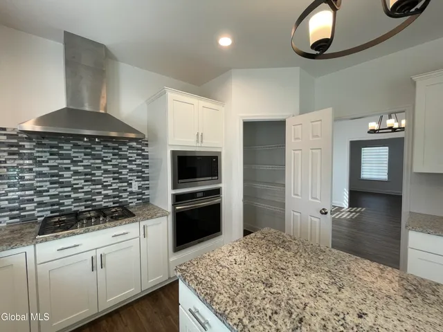 $739,500 | 22 Bergen Place, Niskayuna, NY 12309