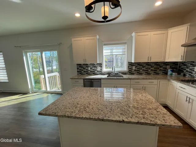 $739,500 | 22 Bergen Place, Niskayuna, NY 12309