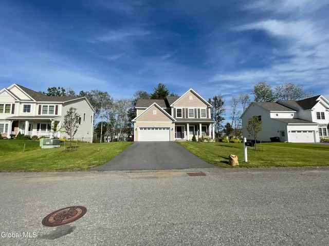 $739,500 | 22 Bergen Place, Niskayuna, NY 12309