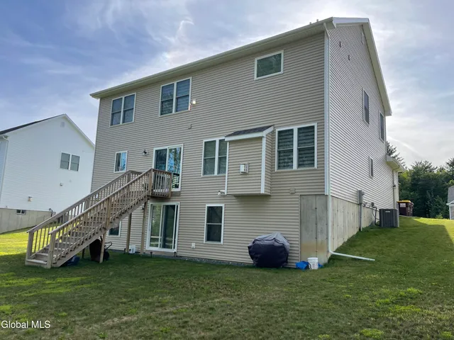 $739,500 | 22 Bergen Place, Niskayuna, NY 12309