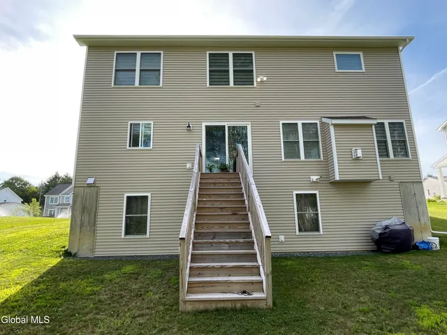 $739,500 | 22 Bergen Place, Niskayuna, NY 12309