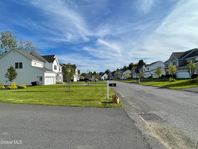 $739,500 | 22 Bergen Place, Niskayuna, NY 12309