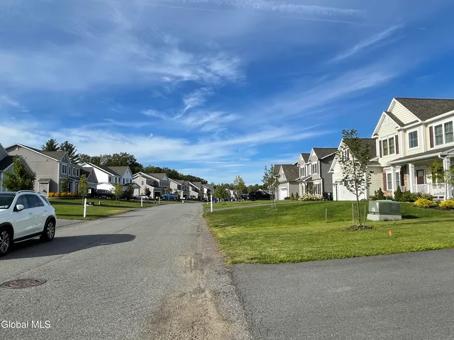 $739,500 | 22 Bergen Place, Niskayuna, NY 12309