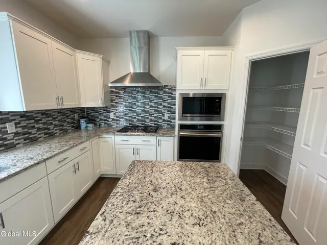 $739,500 | 22 Bergen Place, Niskayuna, NY 12309