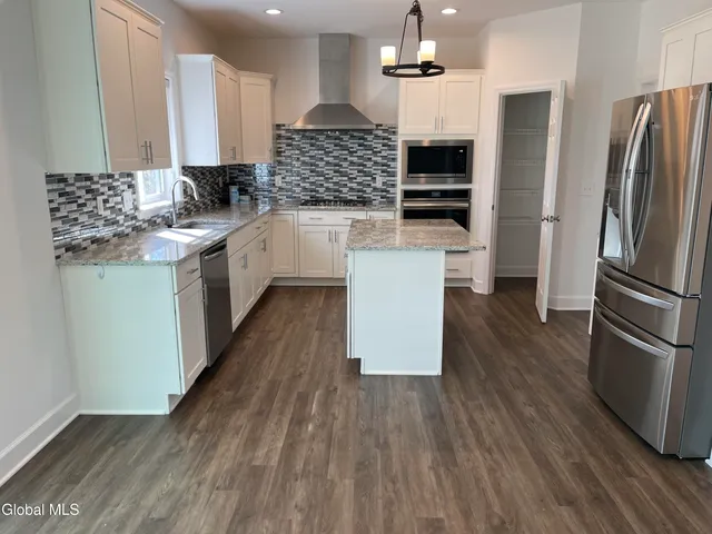 $739,500 | 22 Bergen Place, Niskayuna, NY 12309