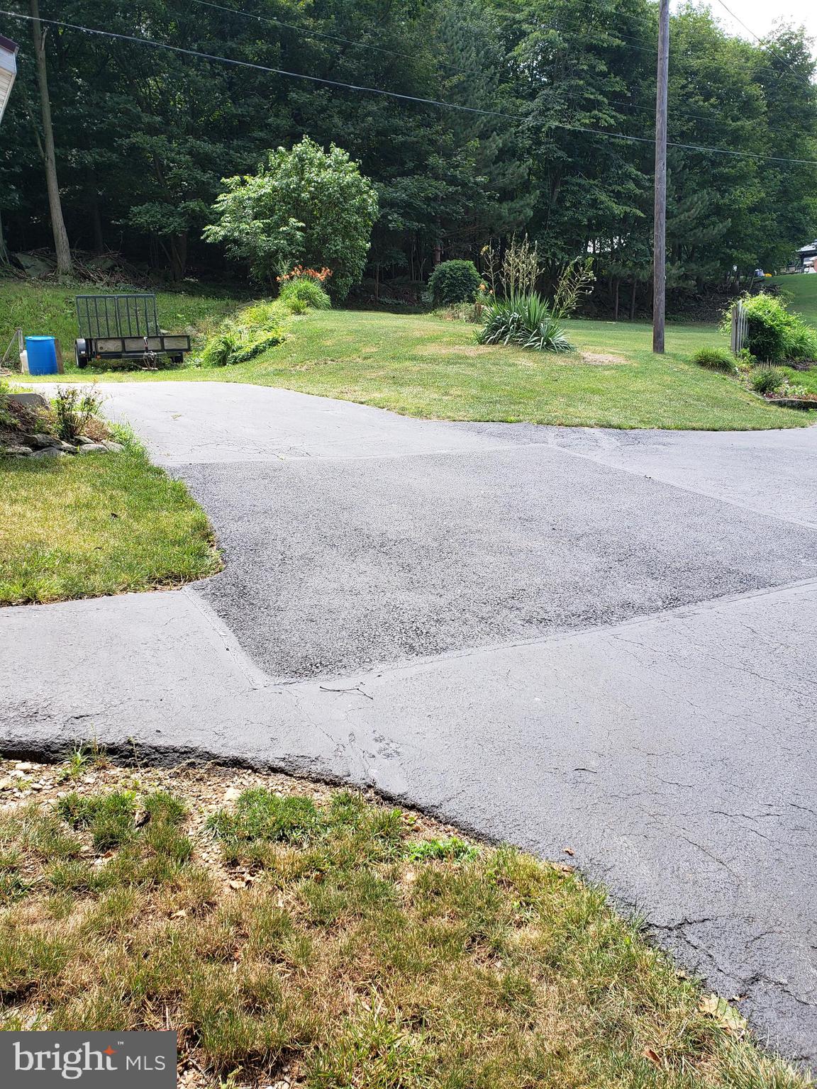 14207 Ritchie Road Cascade, MD 21719 - Photo 12 of 41 Nice Paved Driveway