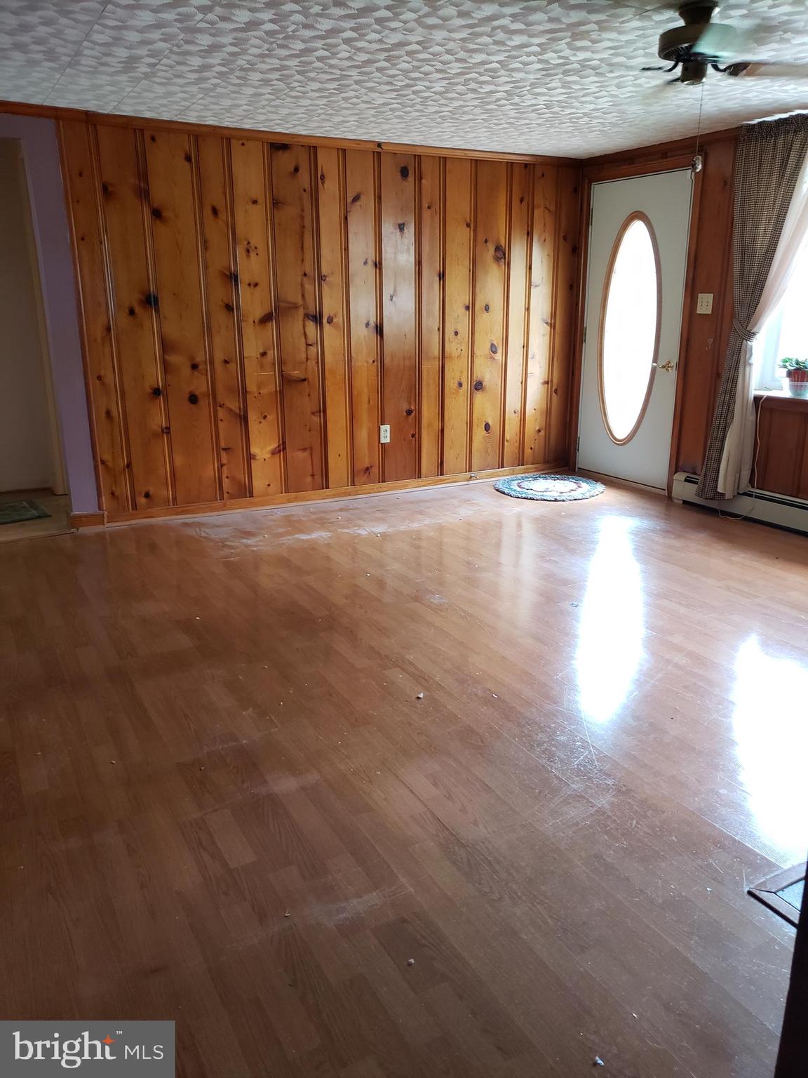 14207 Ritchie Road Cascade, MD 21719 - Photo 21 of 41 Livingroom
