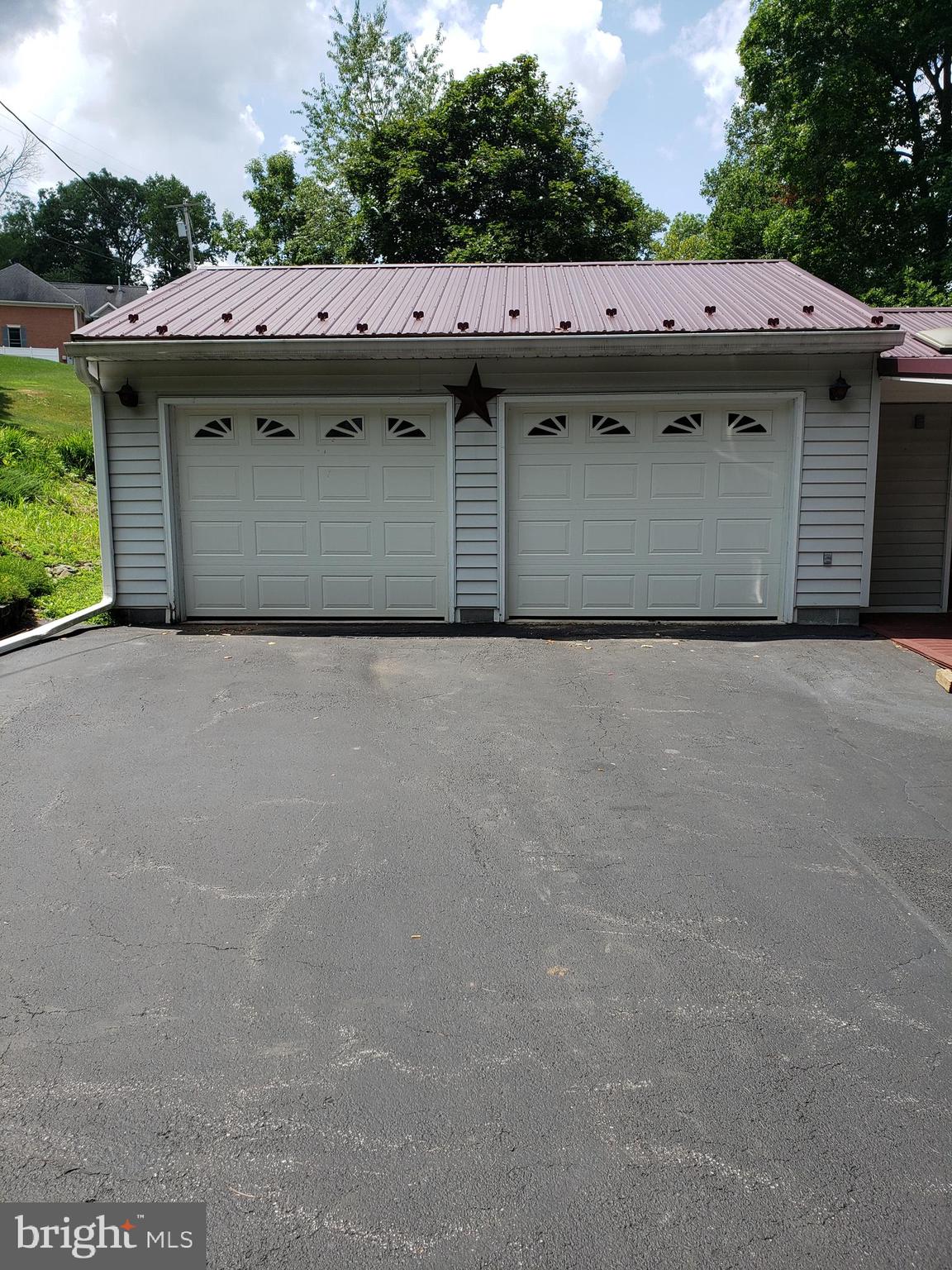 14207 Ritchie Road Cascade, MD 21719 - Photo 4 of 41 Two Car Attached Garage