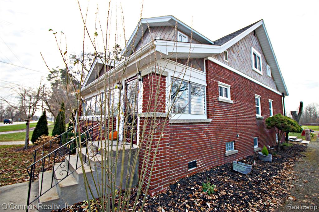 1804 River Road St. Clair, MI 48079 - Photo 3 of 32