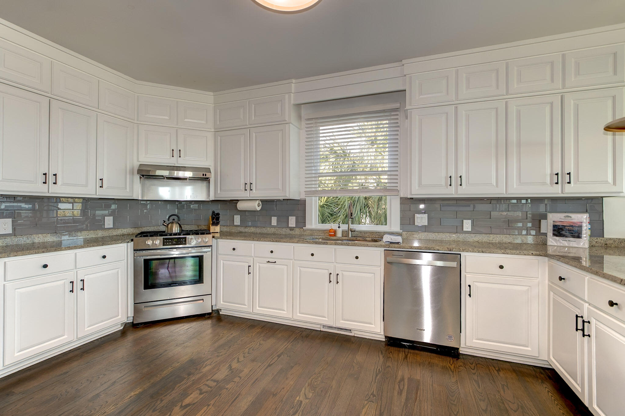 512 Ocean Boulevard Isle of Palms, SC 29451 - Photo 11 of 34 Kitchen