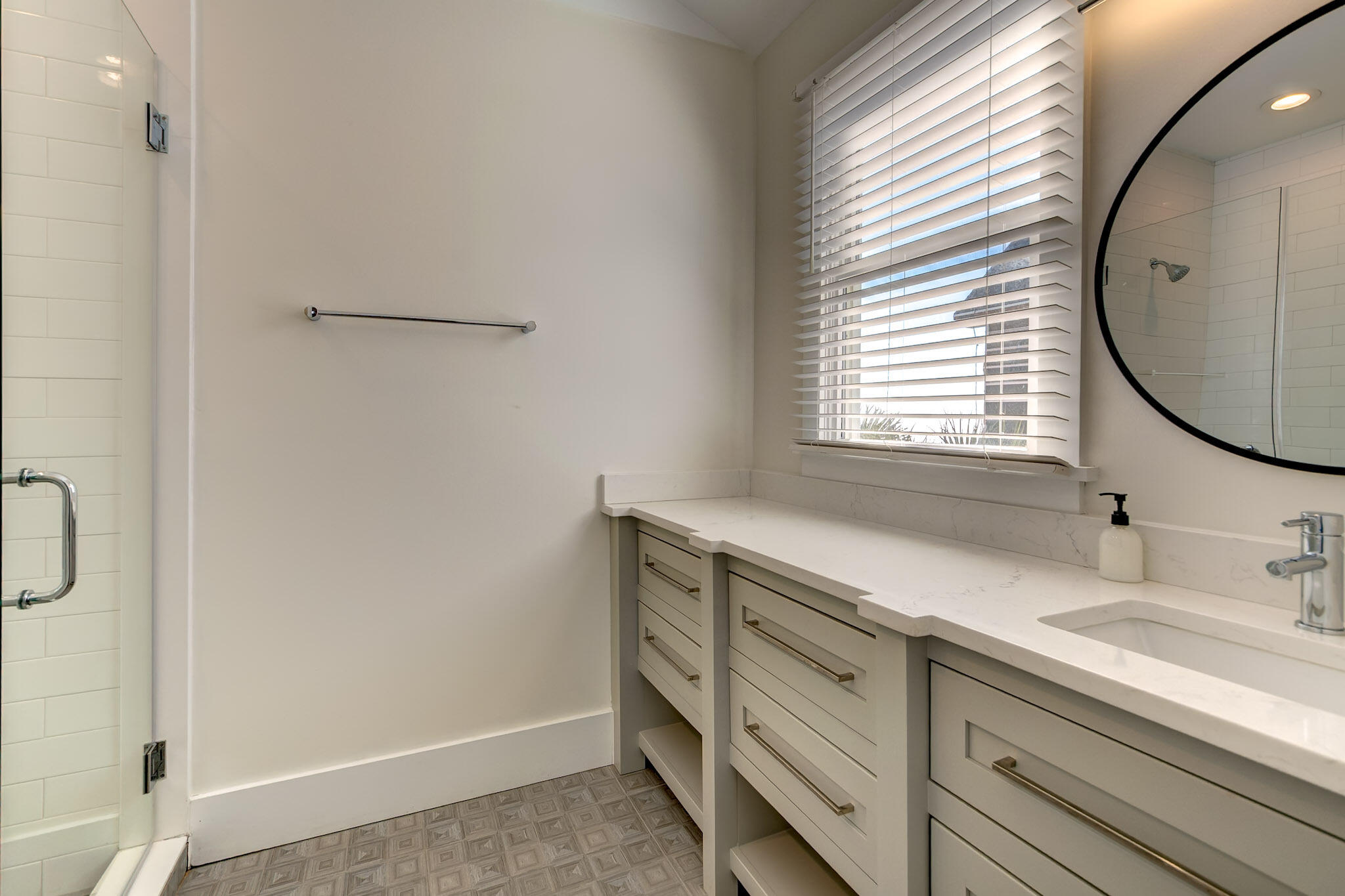 512 Ocean Boulevard Isle of Palms, SC 29451 - Photo 25 of 34 Bathroom 6