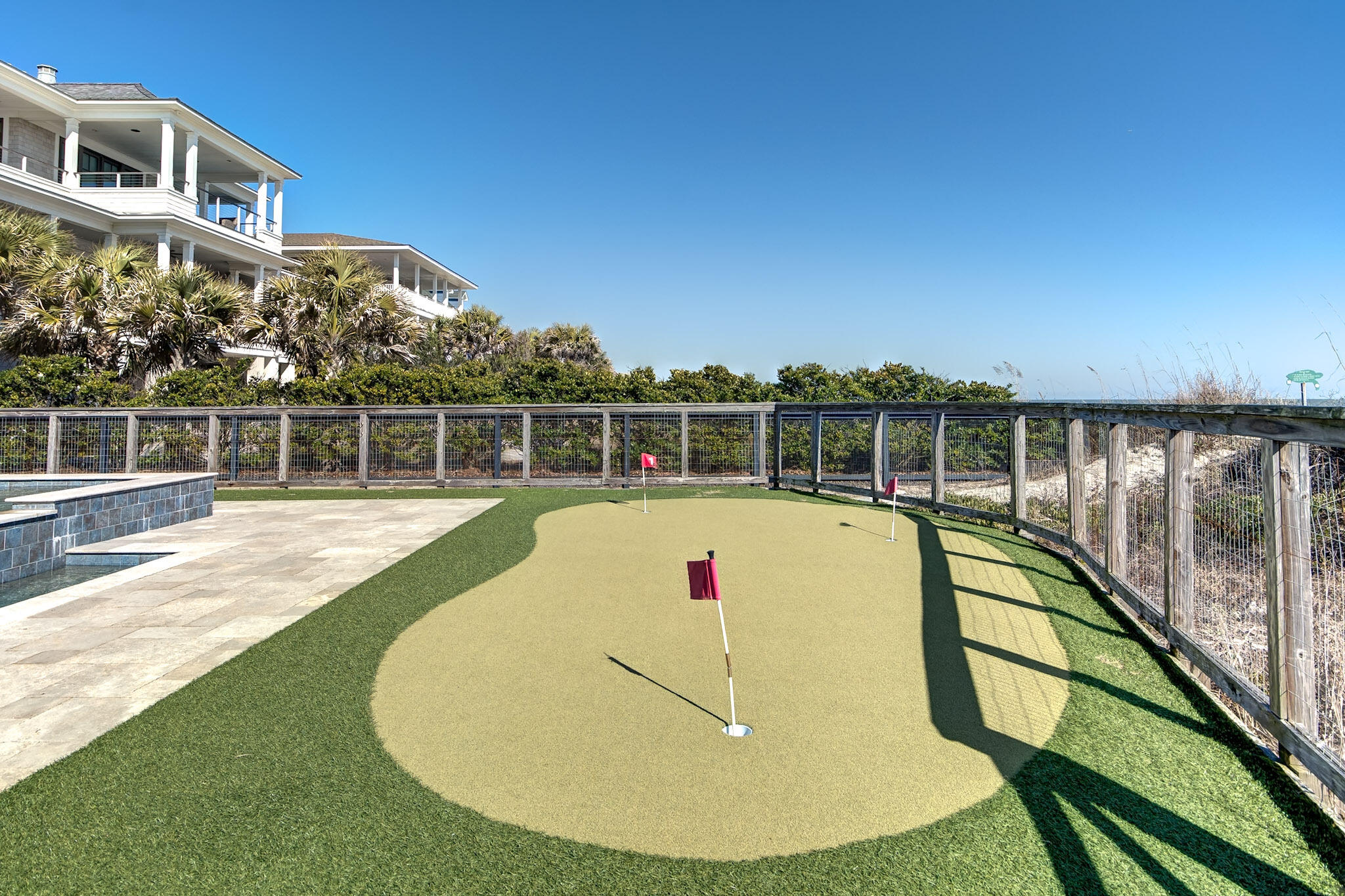 512 Ocean Boulevard Isle of Palms, SC 29451 - Photo 33 of 34 Putting green