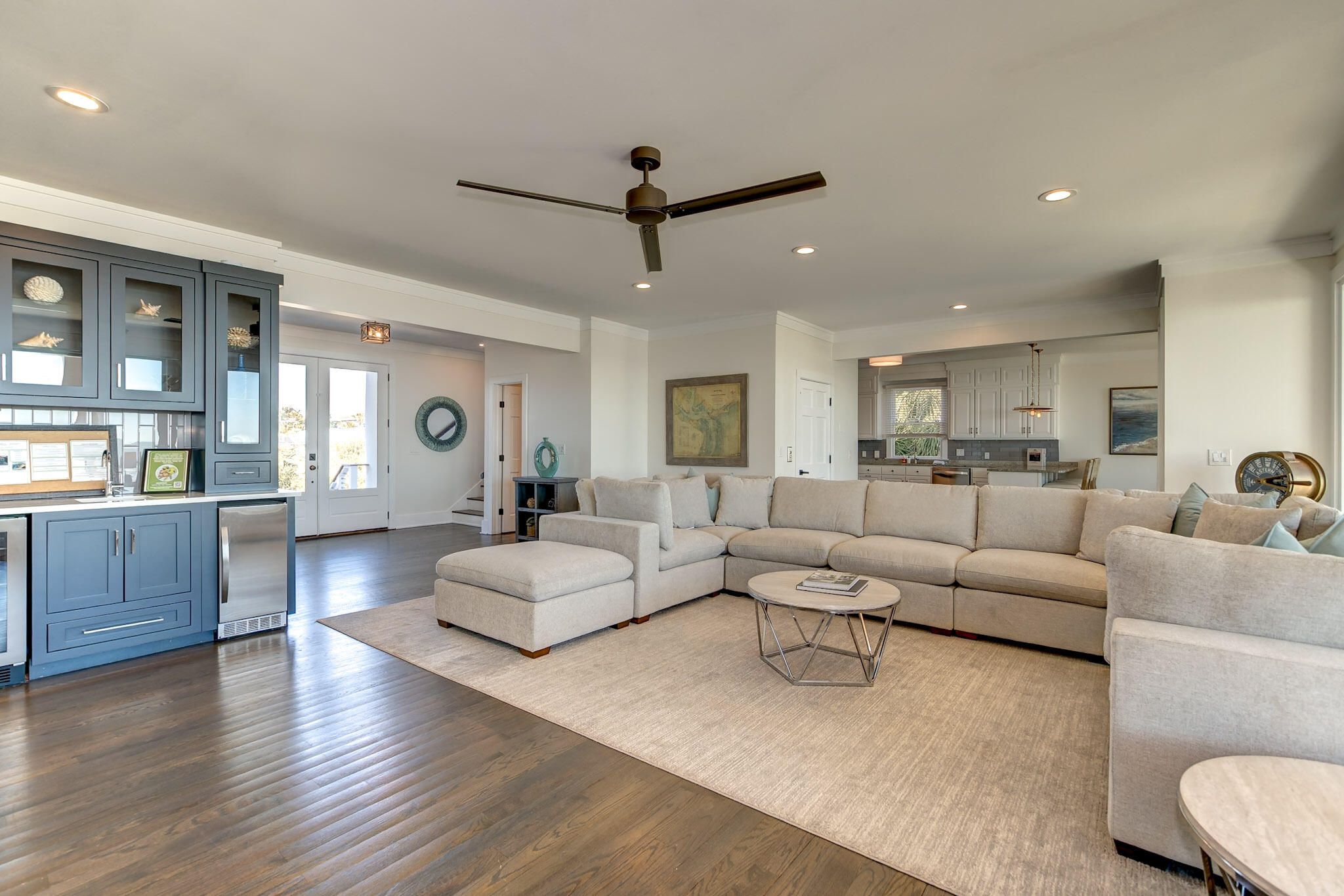512 Ocean Boulevard Isle of Palms, SC 29451 - Photo 7 of 34 Family room