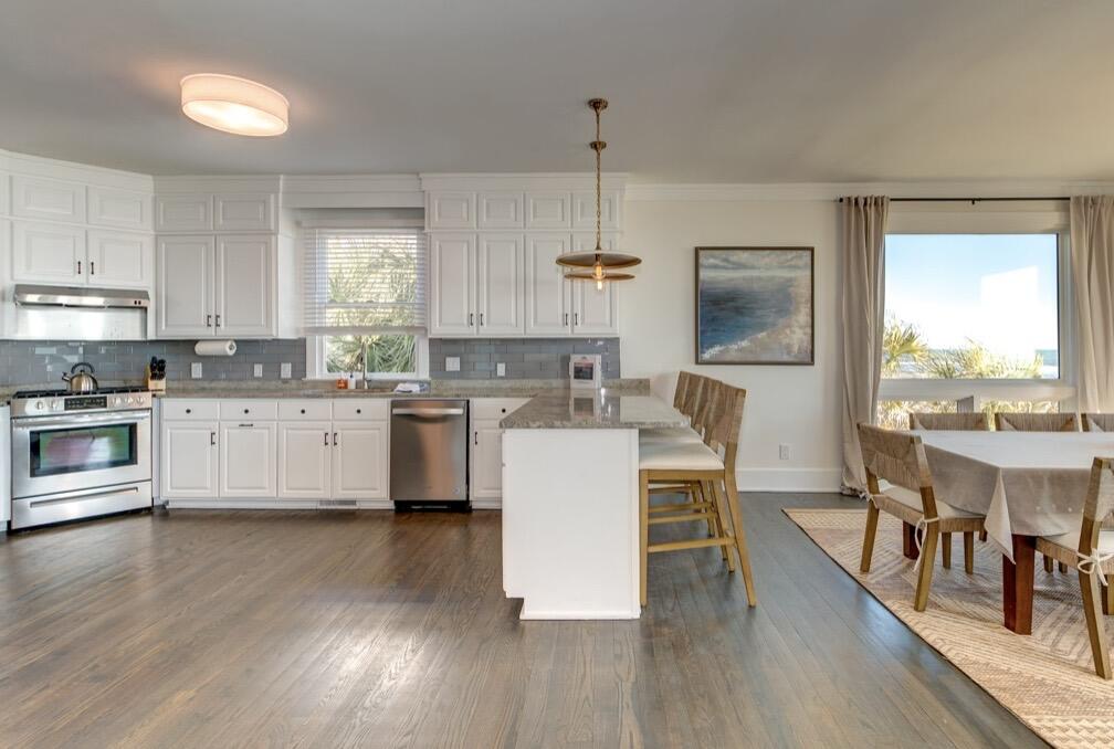 512 Ocean Boulevard Isle of Palms, SC 29451 - Photo 10 of 34 Kitchen and dining
