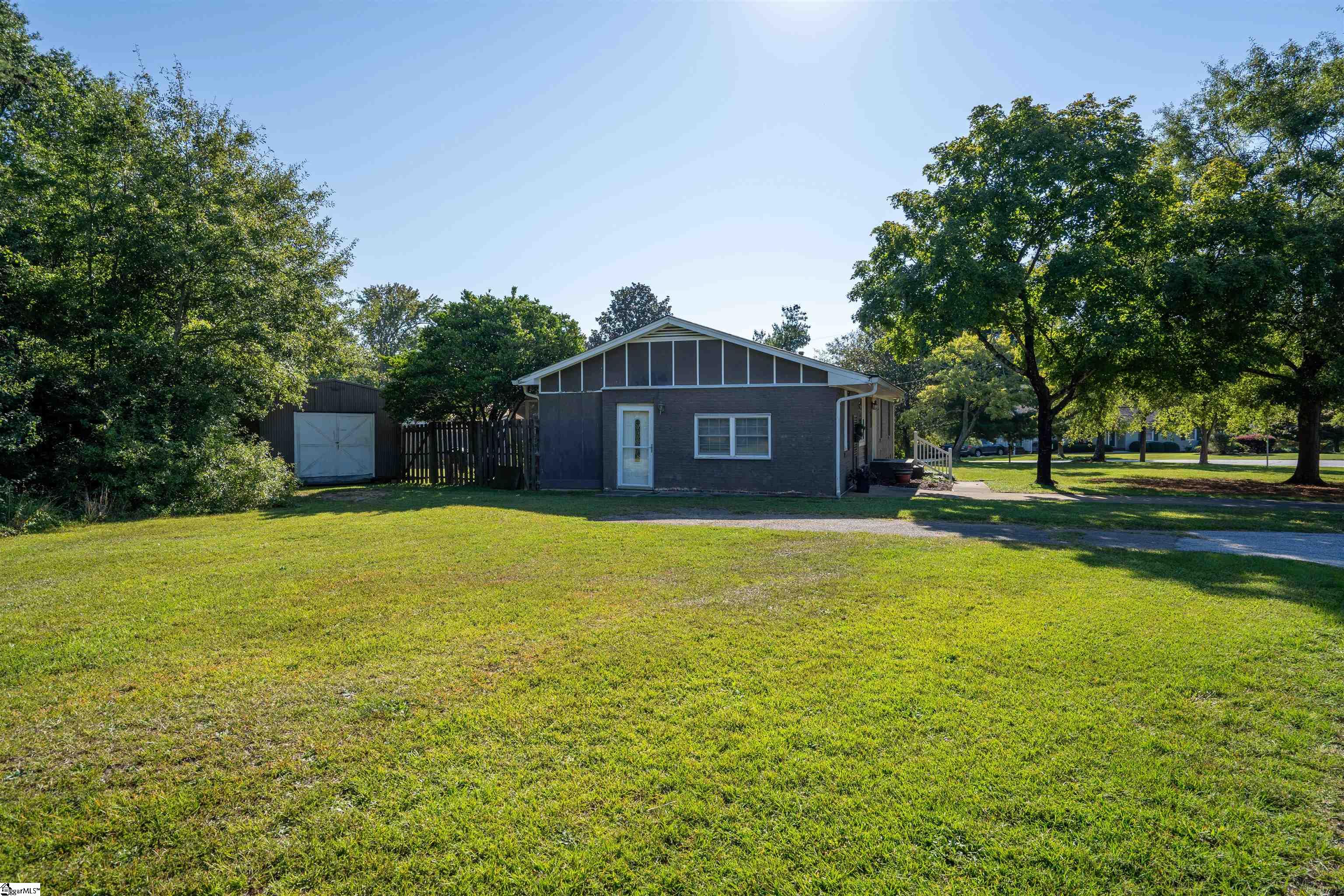 401 Mapleton Drive Greenville, SC 29607 - Photo 5 of 31