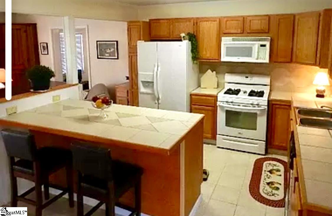 401 Mapleton Drive Greenville, SC 29607 - Photo 8 of 31