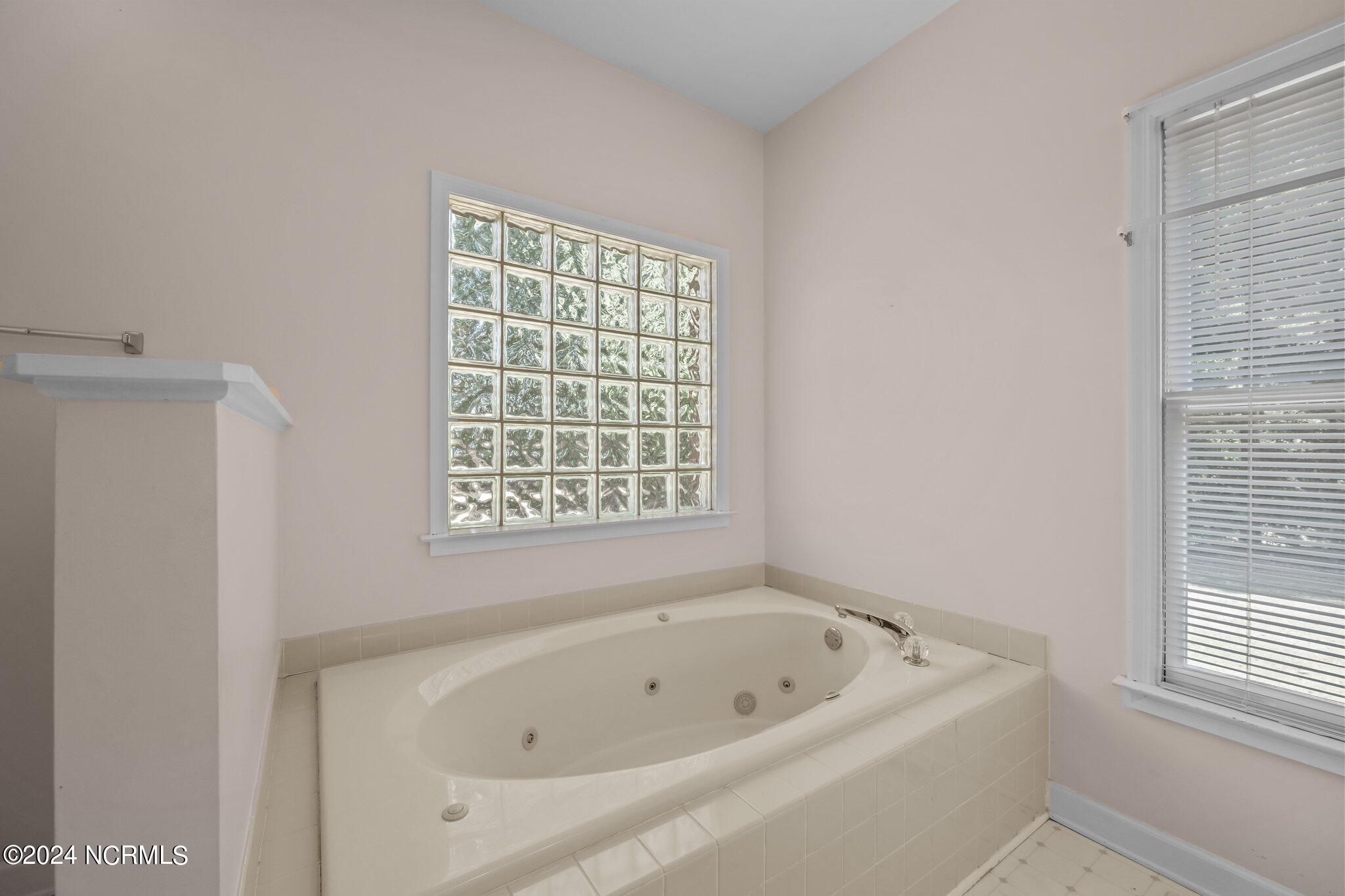 108 Massachusetts Road New Bern, NC 28562 - Photo 20 of 42 Ensuite