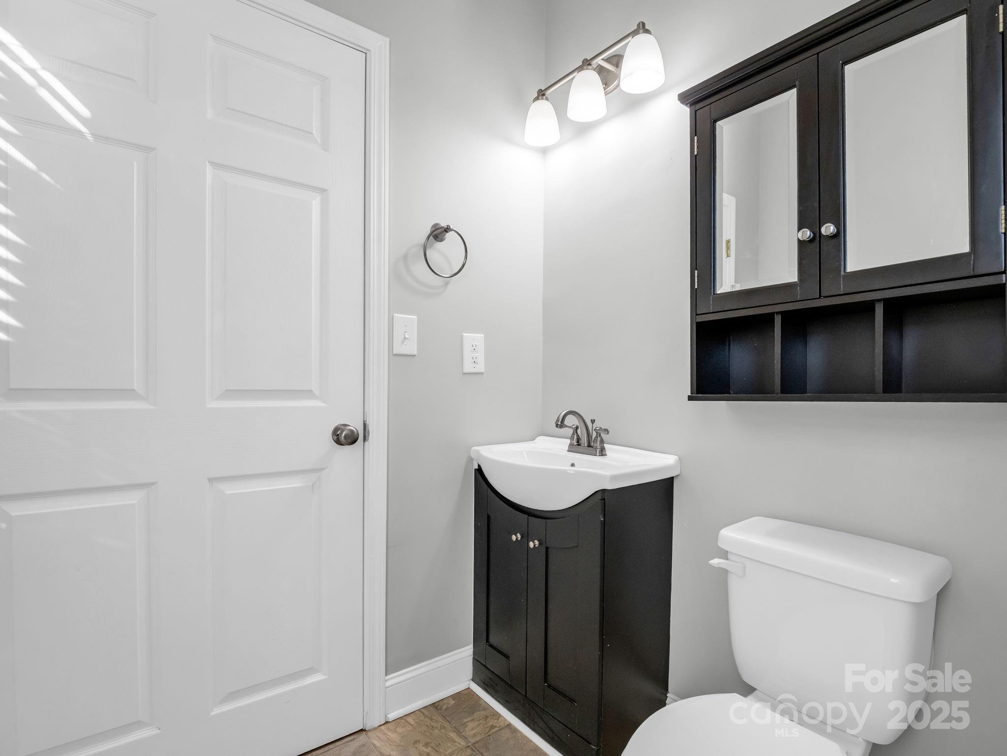 340 Sarratt Creek Road Gaffney, SC 29341 - Photo 27 of 46 a bathroom with a toilet a sink and mirror