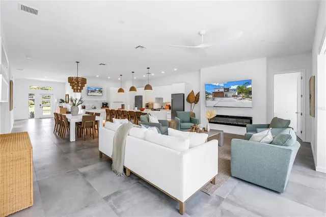 $2,500,000 | 2314 Floyd Street, Sarasota, FL 34239