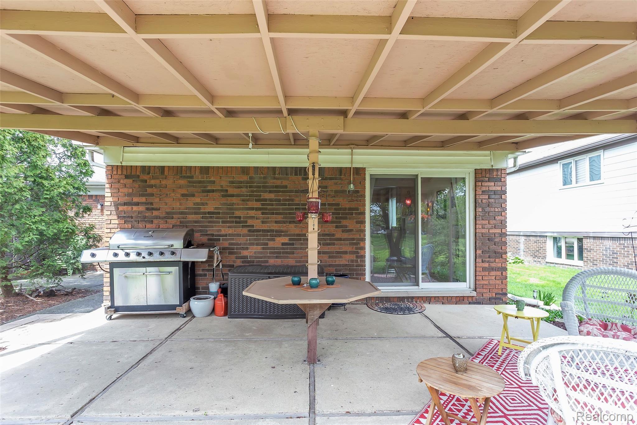 42059 Hanford Road Canton, MI 48187 - Photo 33 of 50 42059-Hanfod-WindowStill-Real-Estate-Photography-33.jpg