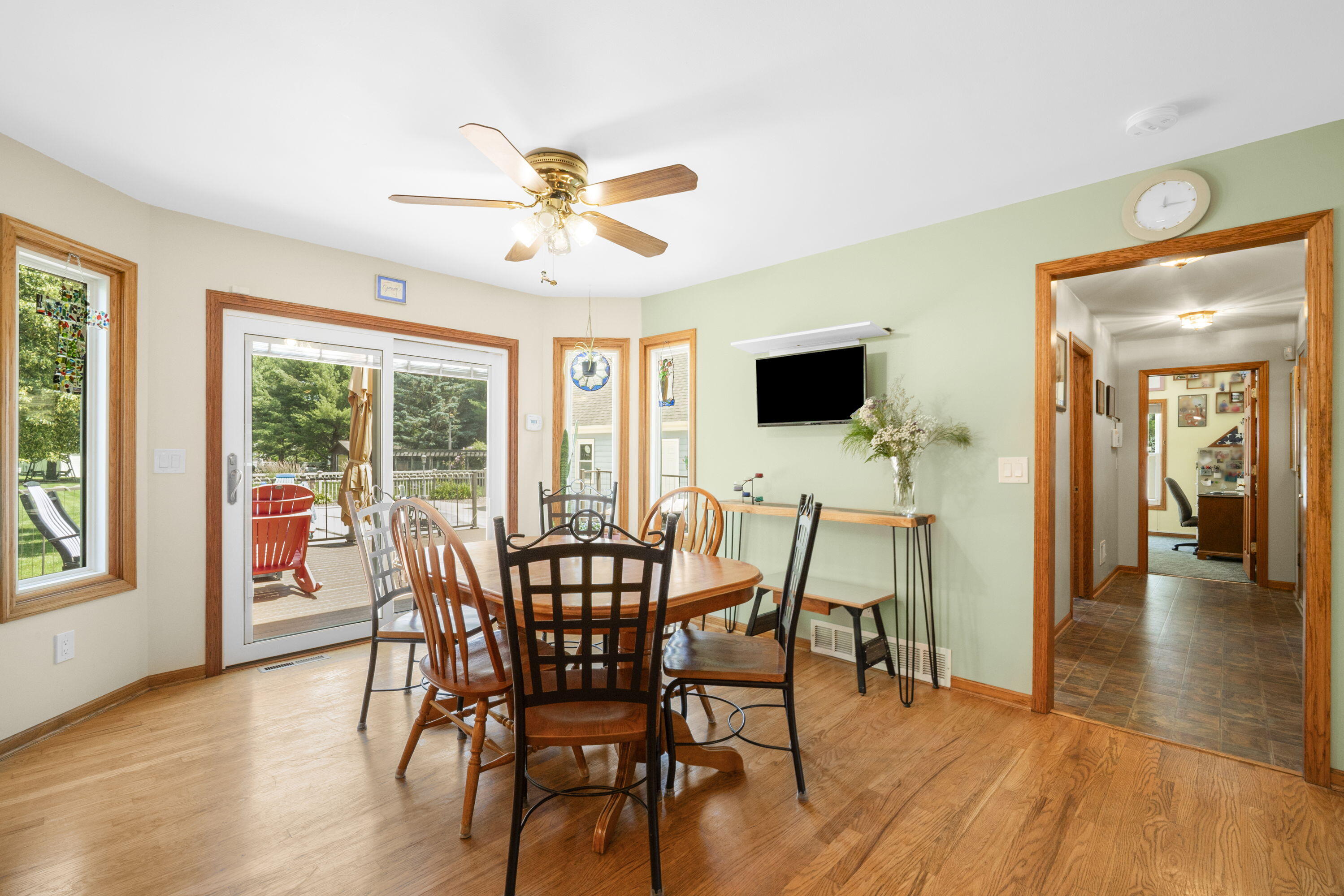 149 Hickory Drive Delafield, WI 53018 - Photo 10 of 43 10_imgDSC03299