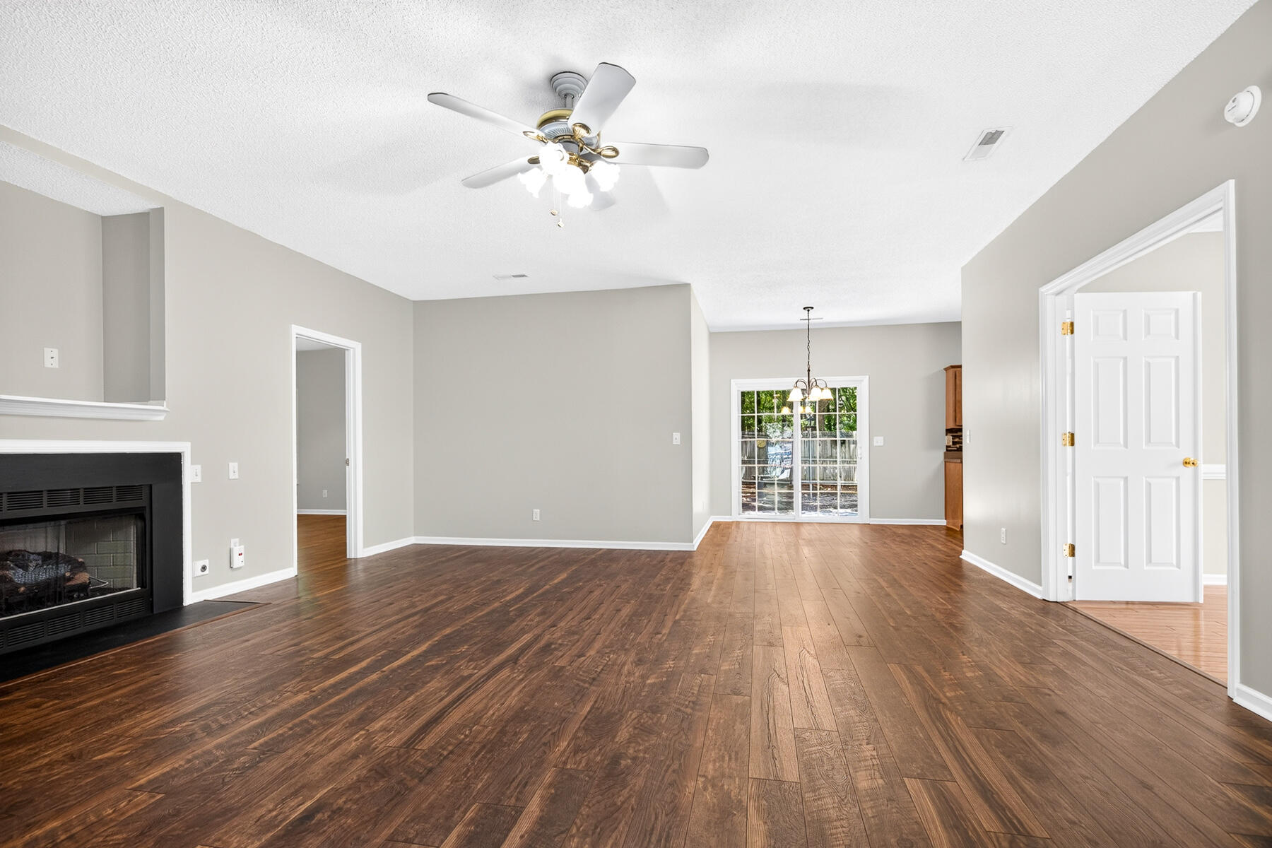 132 Paddock Way Summerville, SC 29486 - Photo 6 of 57 Living Room