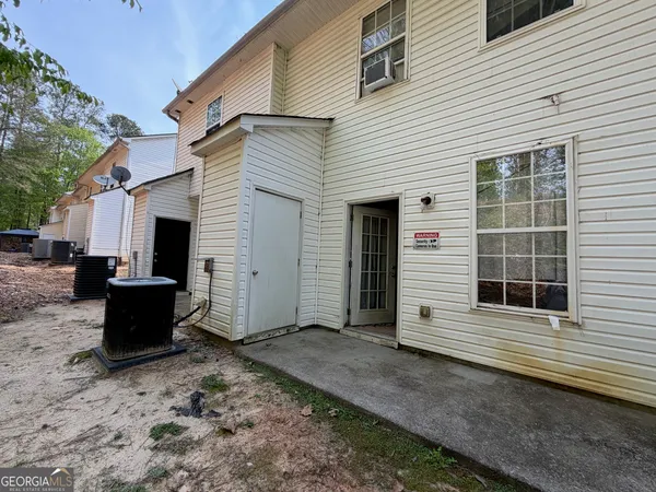 a view of a house with backyard and sitting area
