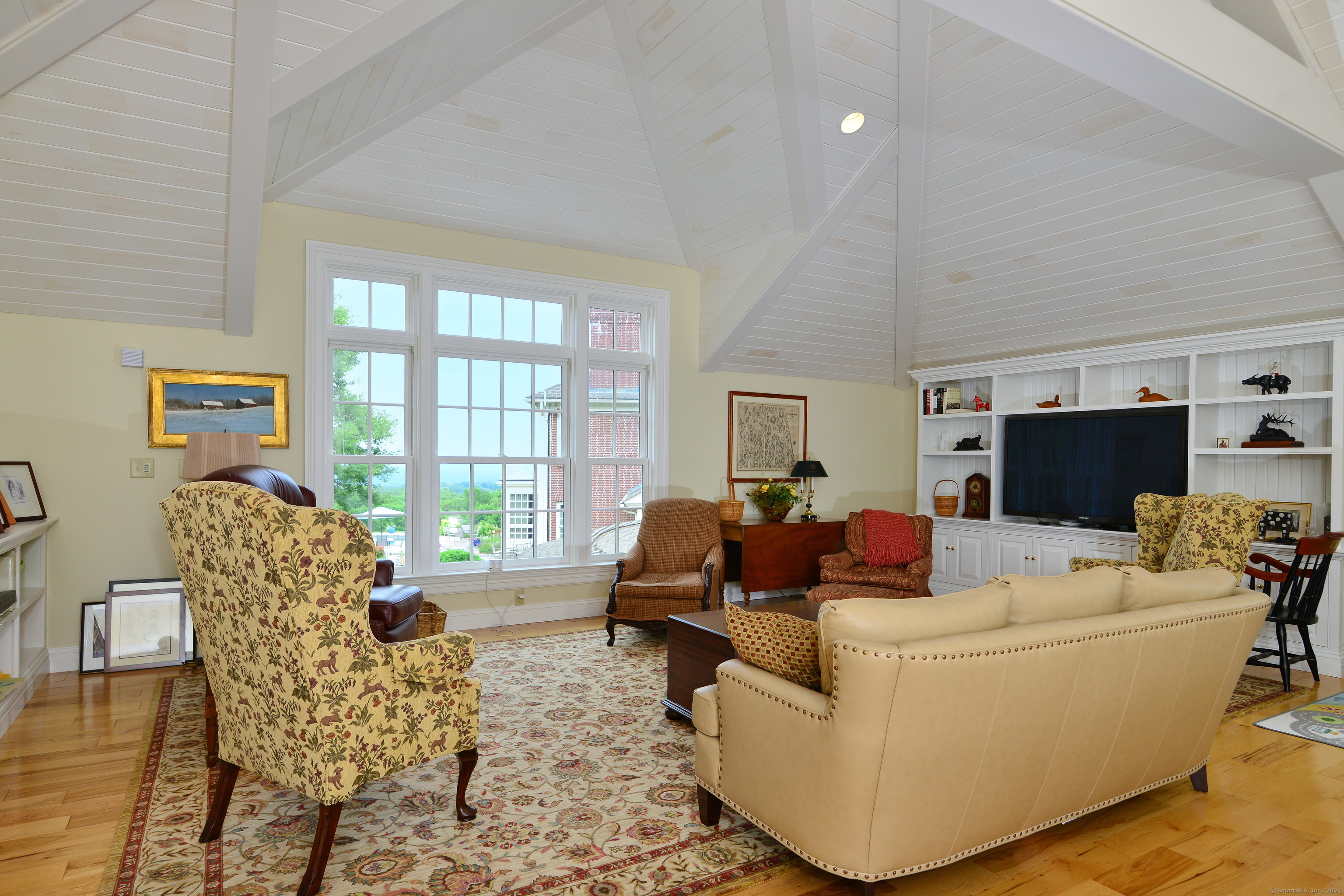 175 Pulpit Rock Road Woodstock, CT 06281 - Photo 10 of 39 Separate entrance and central heat/AC serve the luxurious guest quarters above the garage.