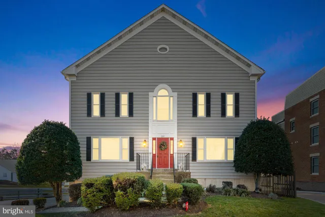 $500,000 | 207 Park Street, Vienna, VA 22180