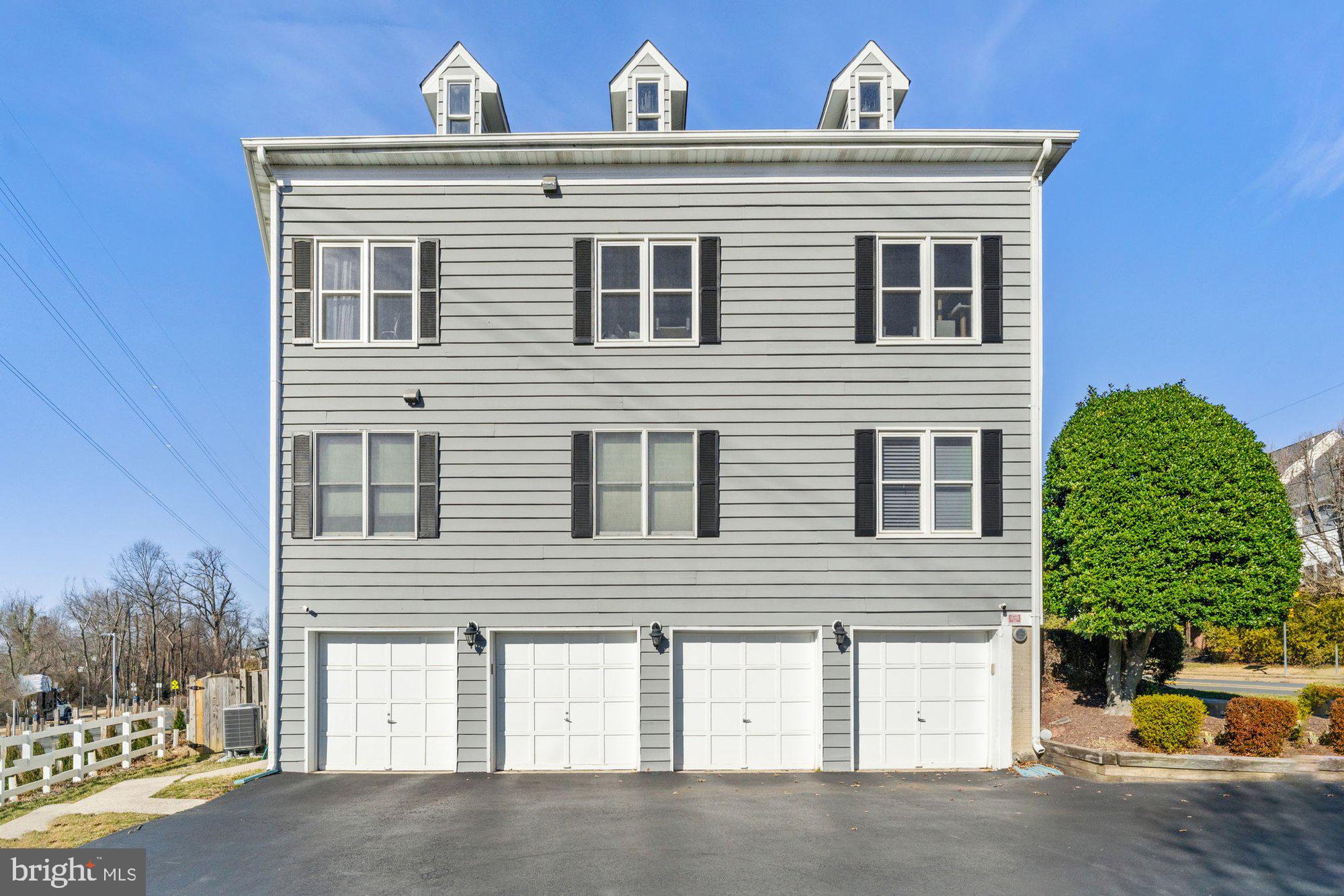207 Park Street Vienna, VA 22180 - Photo 5 of 45 a view of front of house with a street