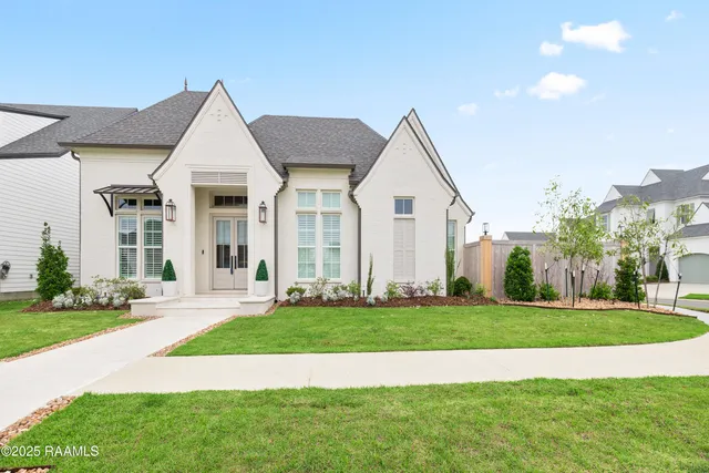 $895,000 | 211 Crossbill Drive, Lafayette, LA 70508
