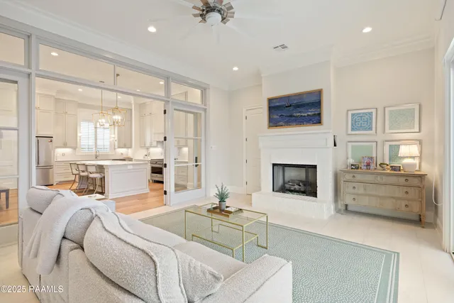 $895,000 | 211 Crossbill Drive, Lafayette, LA 70508