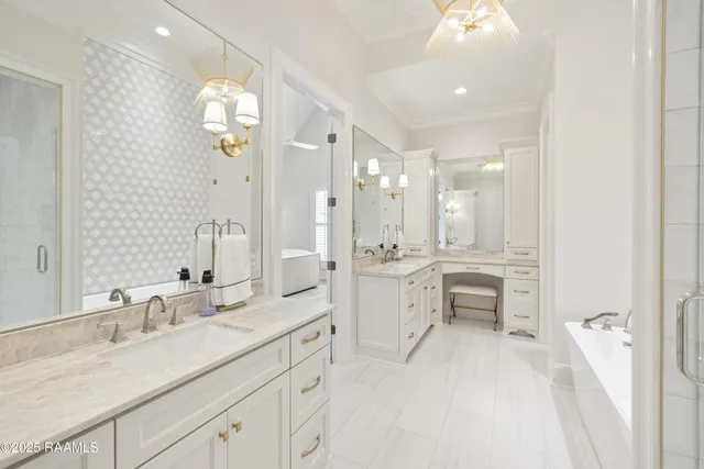 $895,000 | 211 Crossbill Drive, Lafayette, LA 70508