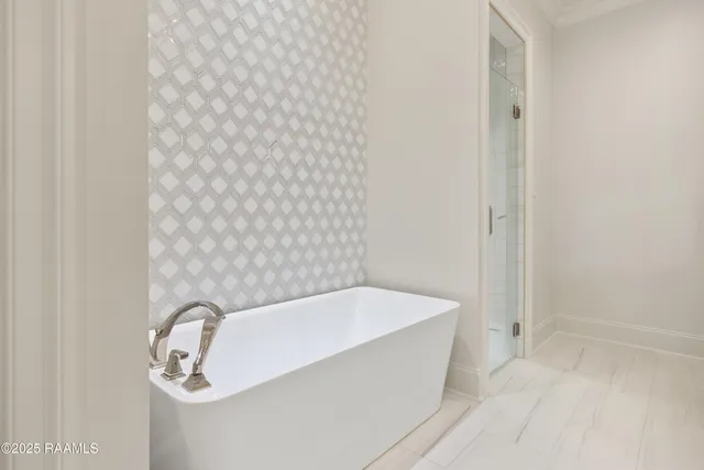 $895,000 | 211 Crossbill Drive, Lafayette, LA 70508