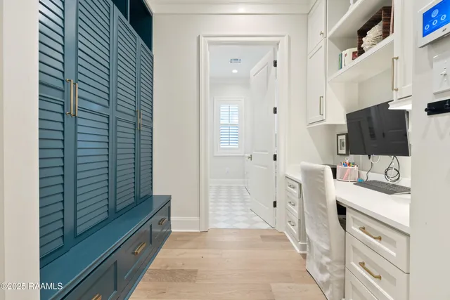 $895,000 | 211 Crossbill Drive, Lafayette, LA 70508