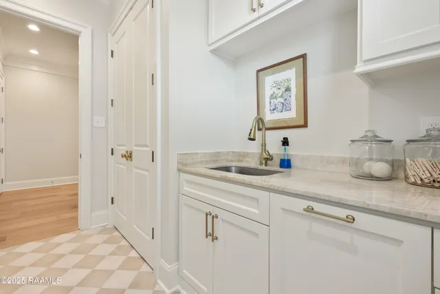 $895,000 | 211 Crossbill Drive, Lafayette, LA 70508