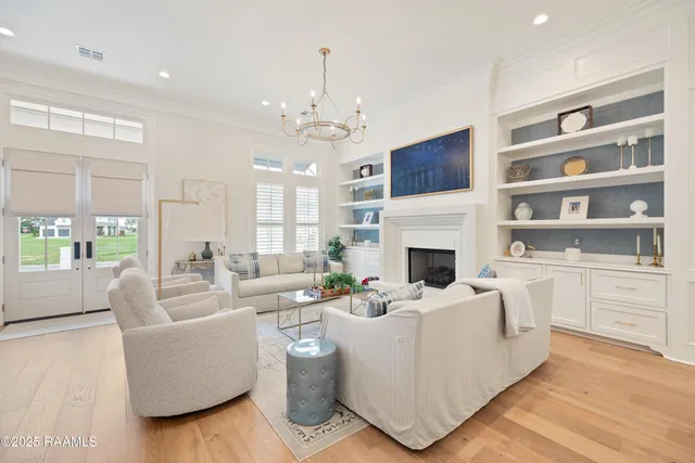 $895,000 | 211 Crossbill Drive, Lafayette, LA 70508