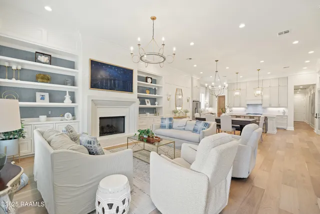 $895,000 | 211 Crossbill Drive, Lafayette, LA 70508