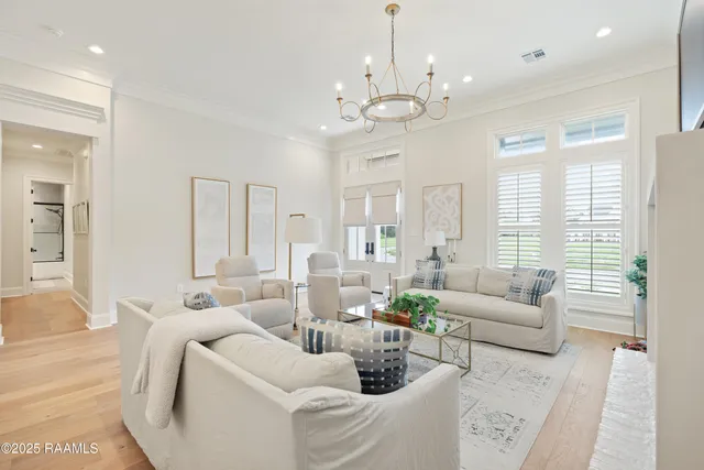 $895,000 | 211 Crossbill Drive, Lafayette, LA 70508