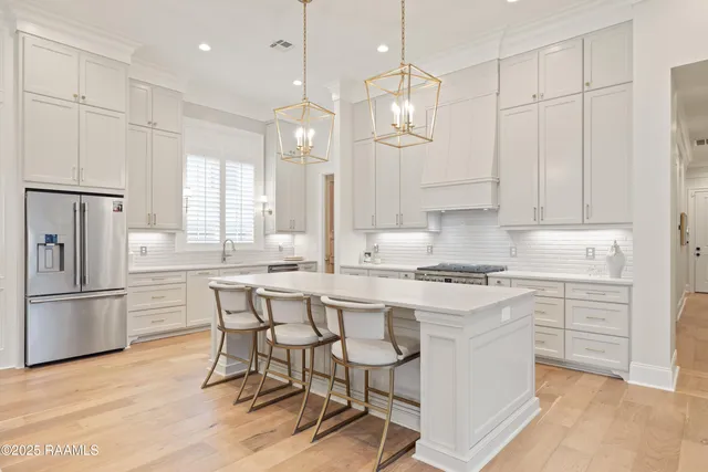 $895,000 | 211 Crossbill Drive, Lafayette, LA 70508