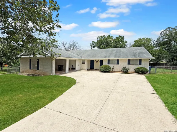 $1,400 | 1017 Evening Dun Street, San Antonio, TX 78213