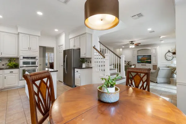 $694,500 | 130 Quiet Oak Circle, The Woodlands, TX 77381