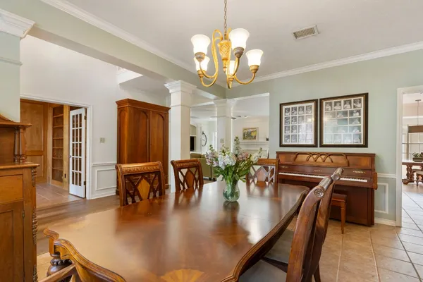 $694,500 | 130 Quiet Oak Circle, The Woodlands, TX 77381