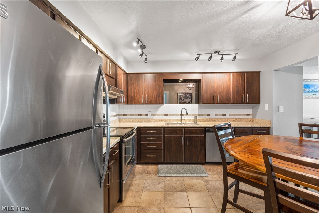 22502 Center Ridge Road, Unit E Rocky River, OH 44116 - Photo 12 of 32 Gallery Image 12