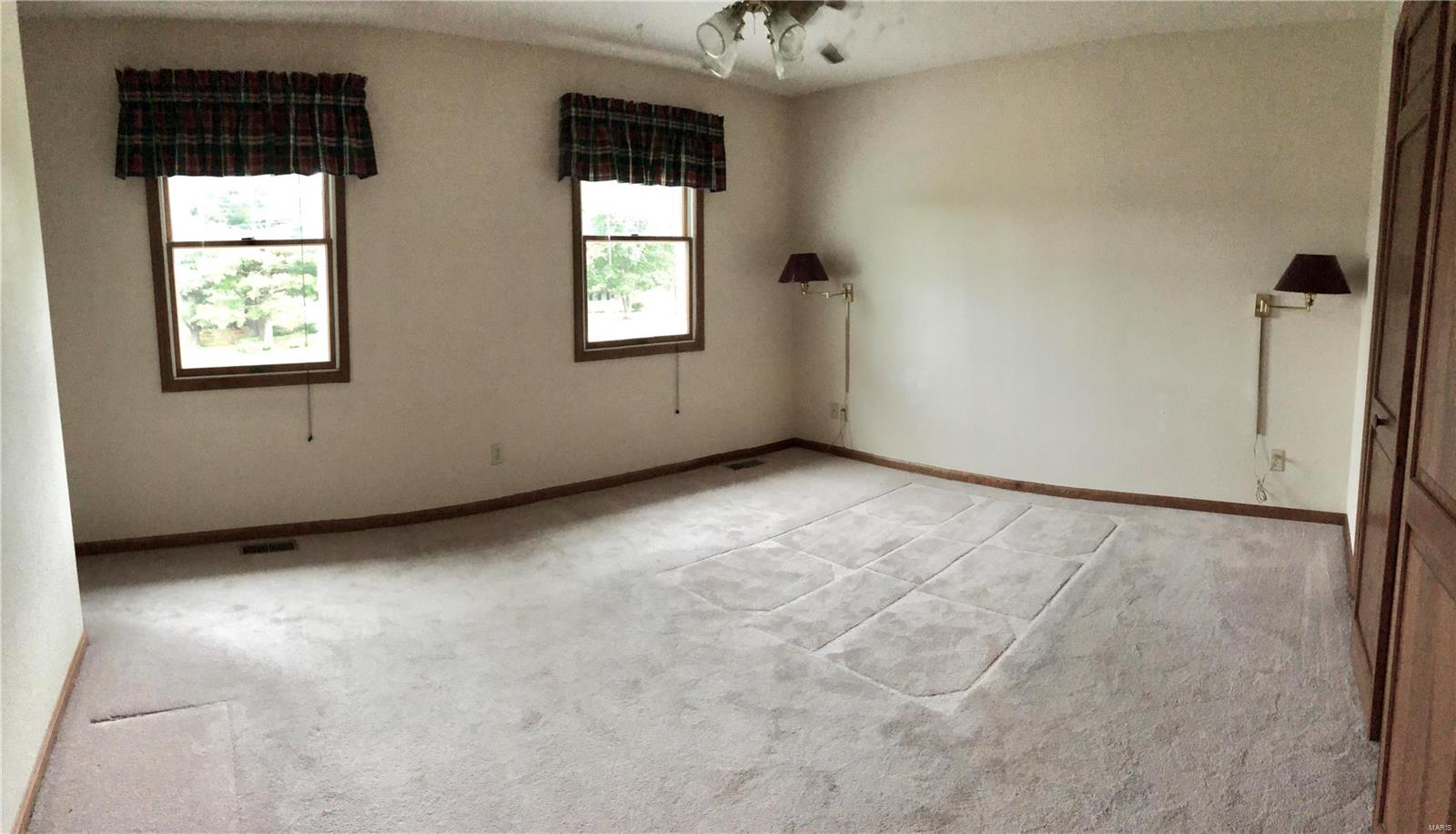 28 Hickory Road Nashville, IL 62263 - Photo 11 of 27 Gallery Image 11