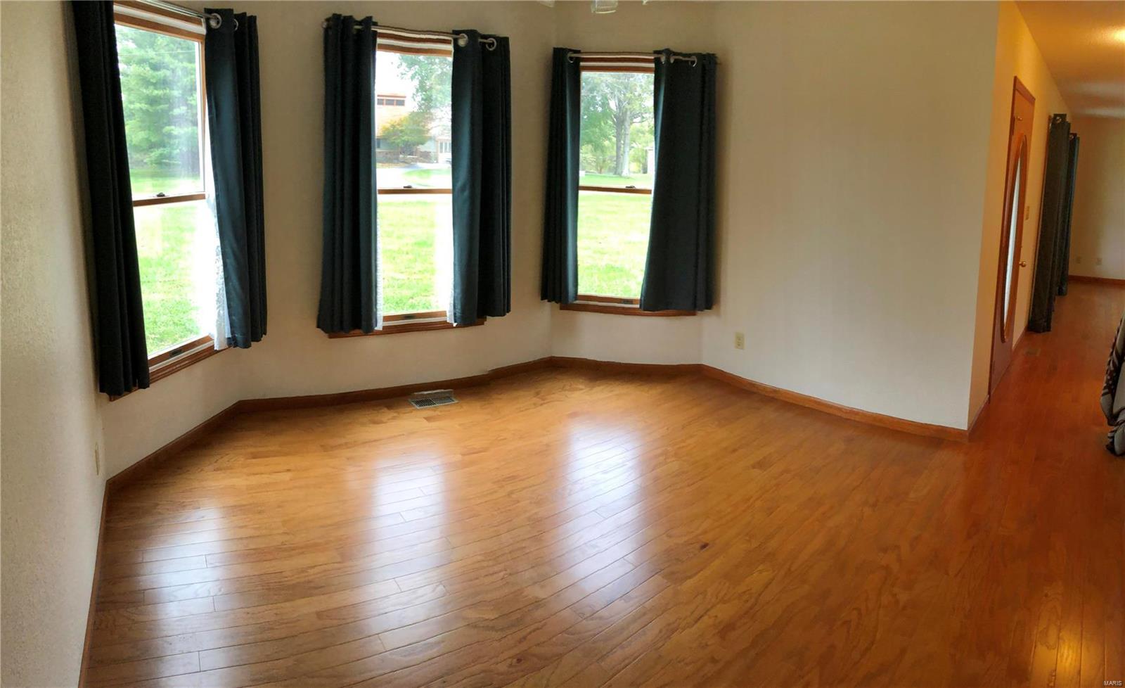 28 Hickory Road Nashville, IL 62263 - Photo 4 of 27 Gallery Image 4