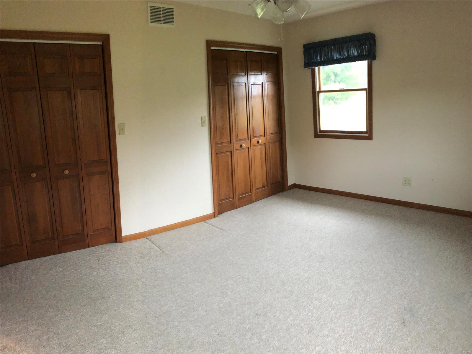 28 Hickory Road Nashville, IL 62263 - Photo 8 of 27 Gallery Image 8
